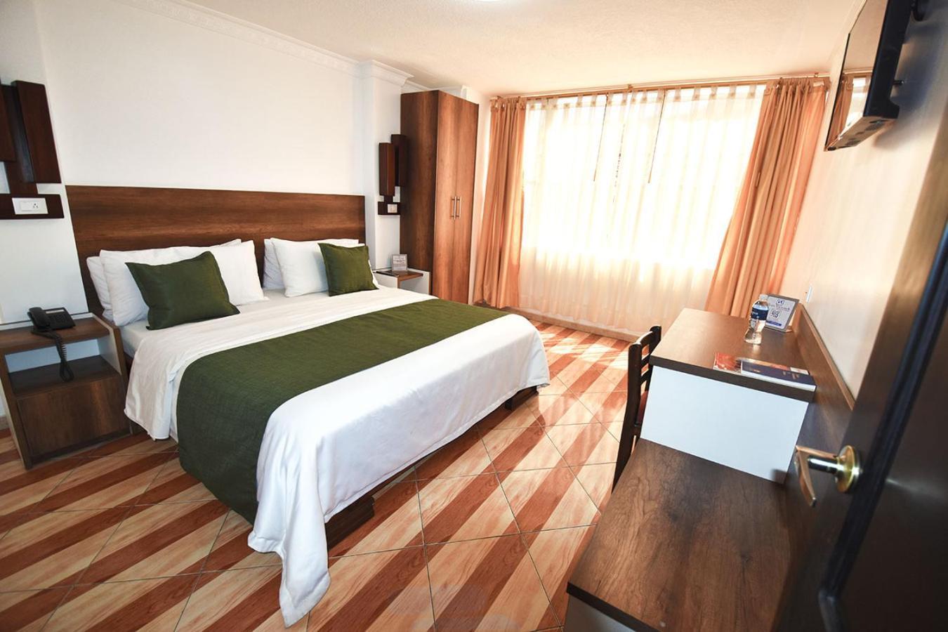 Hotel Plaza Victoria 이바라 외부 사진