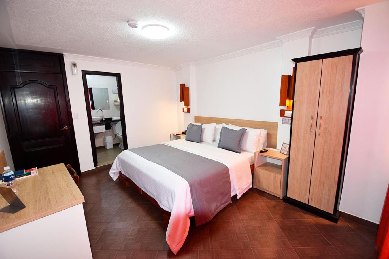 Hotel Plaza Victoria 이바라 외부 사진