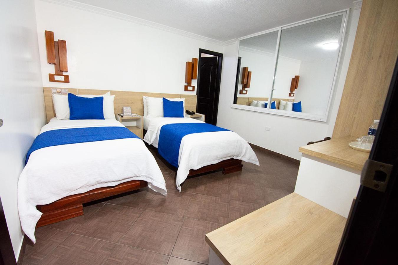 Hotel Plaza Victoria 이바라 외부 사진